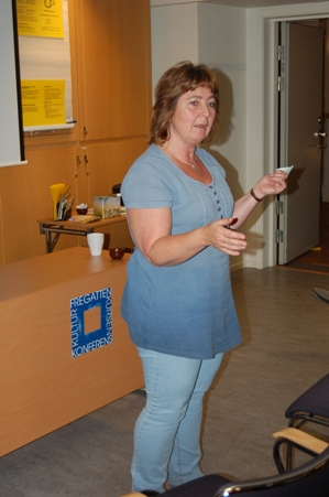 Demenssköterskan Lena Andersson berättar om vårdhundsprojektet