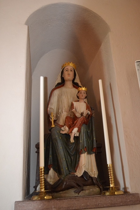 Madonnastaty från 1300-talet i Naverstads kyrka